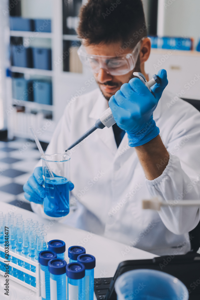 Fototapeta premium Lab technician experimenting in lab