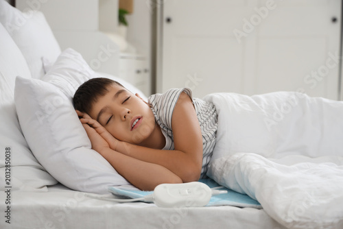 Little boy sleeping under b...