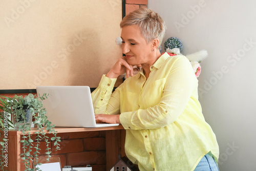 Mature female freelancer wo...