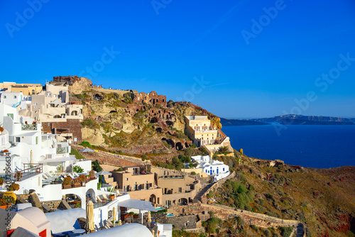 Fotografia Oia Castle ruins and white cliff houses