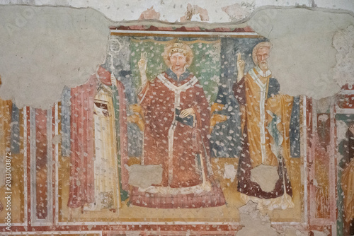 Fotografía The interior of Chiesa di Santa Maria Janua Coeli reveals a refined and intimate sacred atmosphere that reflects the spiritual history of the rural community of Isola Rizza, near Verona (Italy)