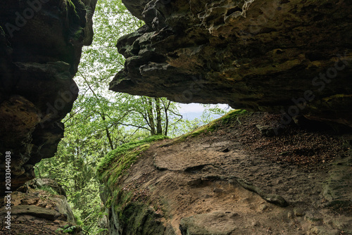 Fotografie Atmospheric sandstone passage near Grosser Zschirnstein, Saxon Switzerland, Germany