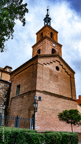  Iglesia parroquial de Santa María la Antigua es la iglesia parroquial del distrito de Vicálvaro en Madrid, España.