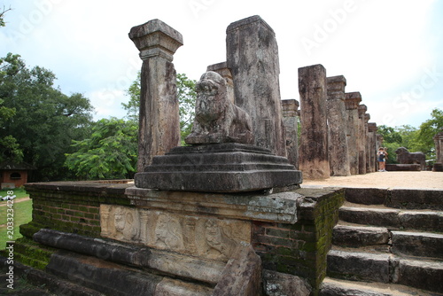Photos Cámara del consejo de Nissankamalla, Sitio Arqueológico de Dipauyana, Parque de la Isla s