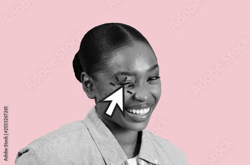 Tableau sur toile A woman with a cheerful expression stands in front of a pink background