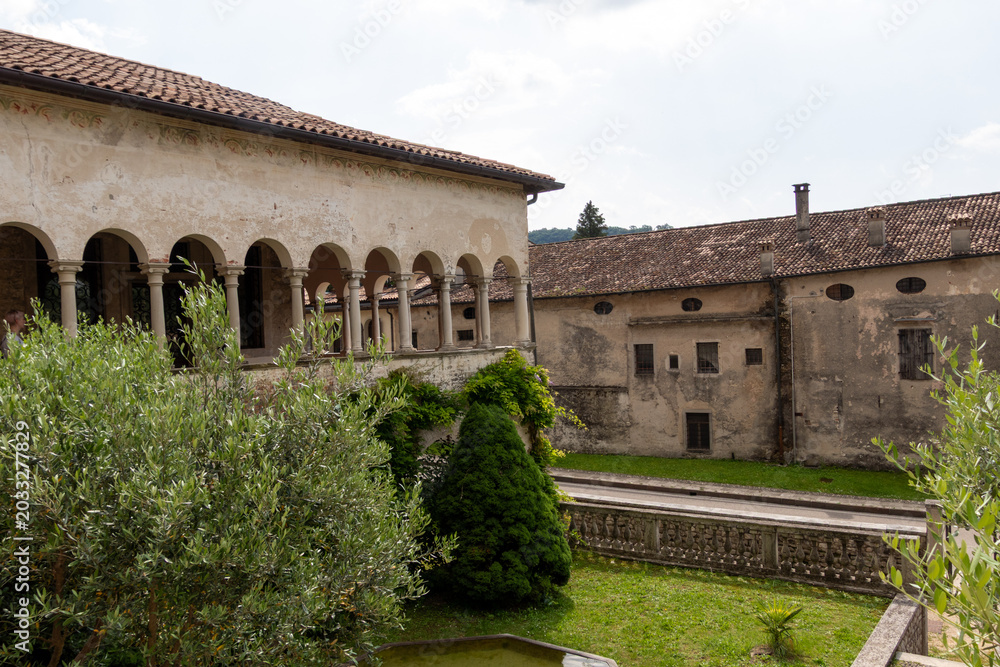 Obraz premium Galerie an einem Kloster in Italien