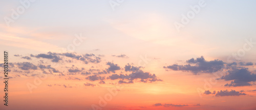 Schilderij op canvas Soft sunset light fills sky with warm tones