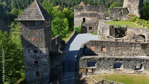 Burgruine Krems, Wo Mauern Geschichten flüstern