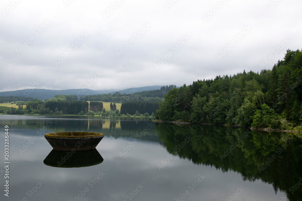 Fototapeta premium Der Kelchüberfall am Nyrsko-See.