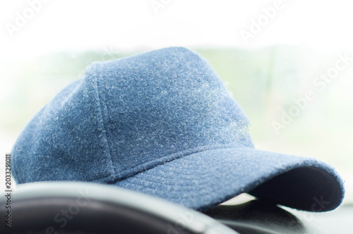 drive with a hat: no ultraviolet light reflections