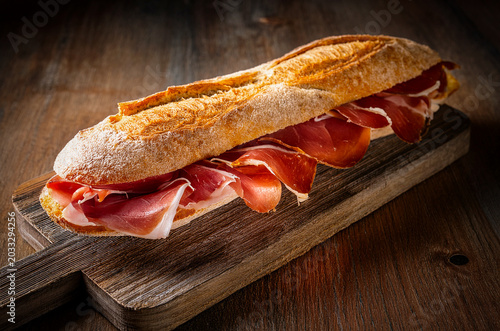 Bocadillo de jamón serrano
