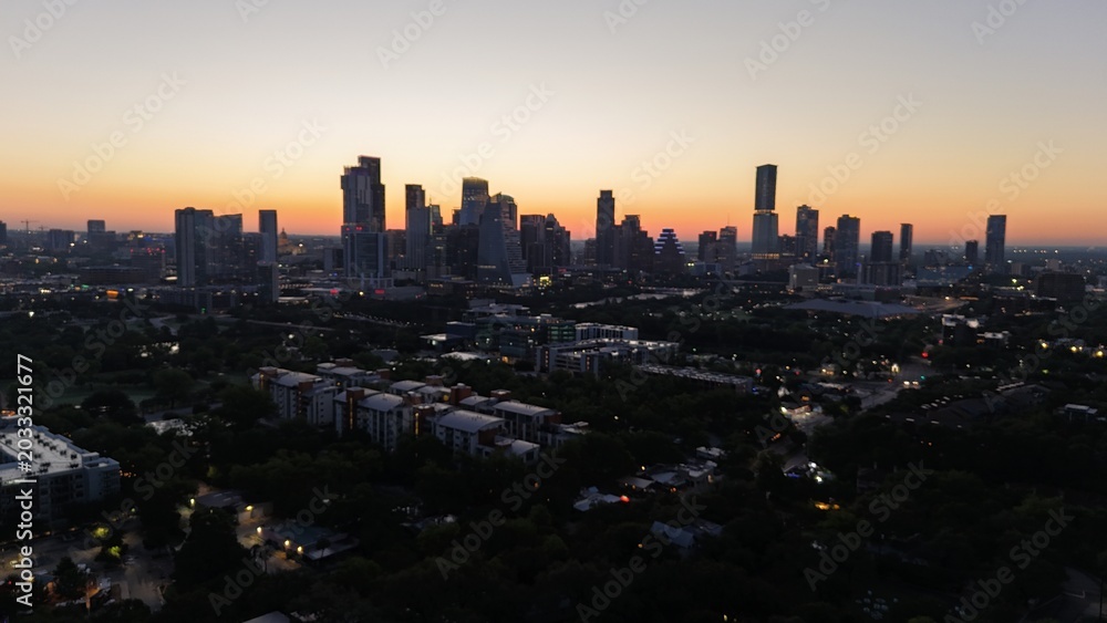 Fototapeta premium Downtown skyscrapers during sunrise that pops with multiple colors
