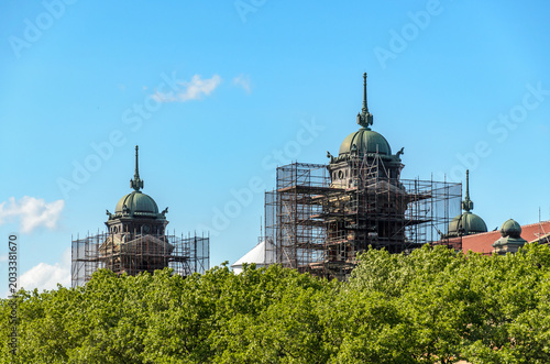 Fotografie Historic domed towers of Ellis Island under scaffolding