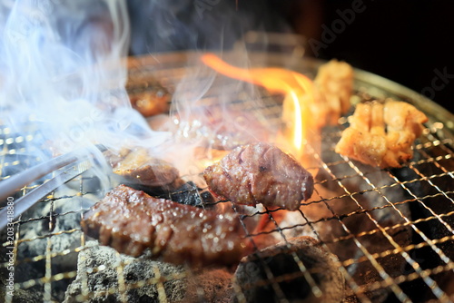 炭火で焼く黒毛和牛焼肉（ハラミ）
