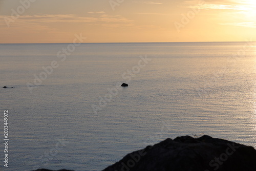 Quadro em tela scattered rocks protrude from placid sea at sunset (landscape, tropical) 3690