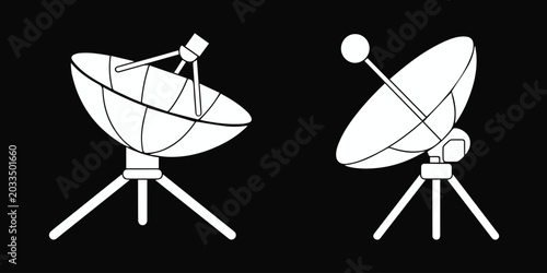 Bild auf Leinwand Comparison of two satellite dish feed configurations
