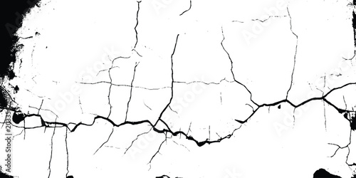 Photos Monochromatic distressed plaster wall background with fissures.