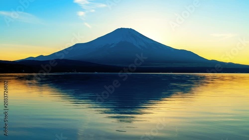 夕暮れの富士山（タイムラプス）　山梨県山中湖にて