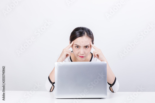 Tableau sur toile Focused businesswoman concentrating at laptop