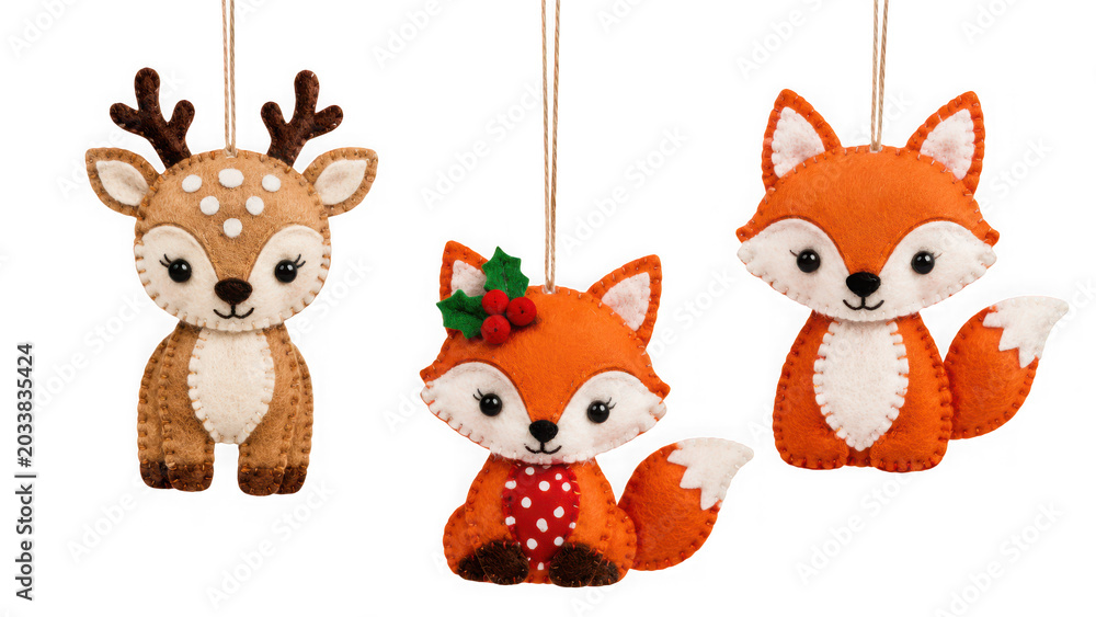 Obraz premium Felt christmas ornaments: deer, fox, and fox with holly isolated on transparent background