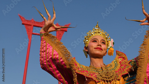 Obraz na płótnie Thai Khon Manohra Dancer in Traditional Costume at the Giant Swing