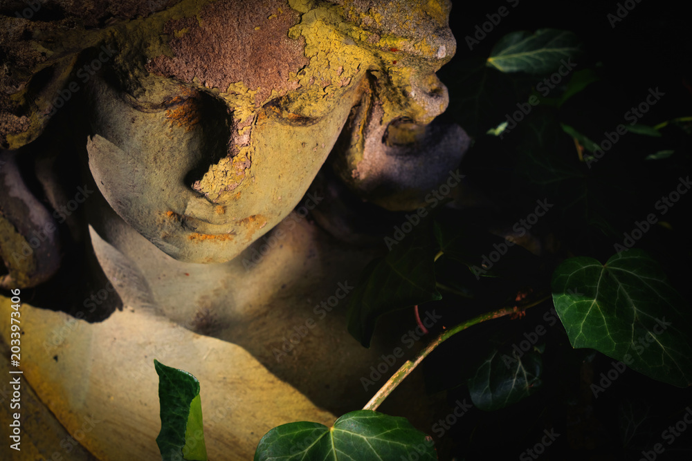 Obraz premium Mystical stone angel symbolizing faith and inner light.