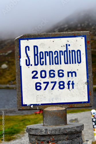 Passschild San-Bernardino-Pass (Graubünden, Schweiz)