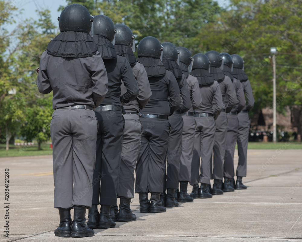 Obraz premium Riot police control the crowd training