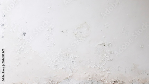 Tableau sur toile A white interior wall showing significant water damage
