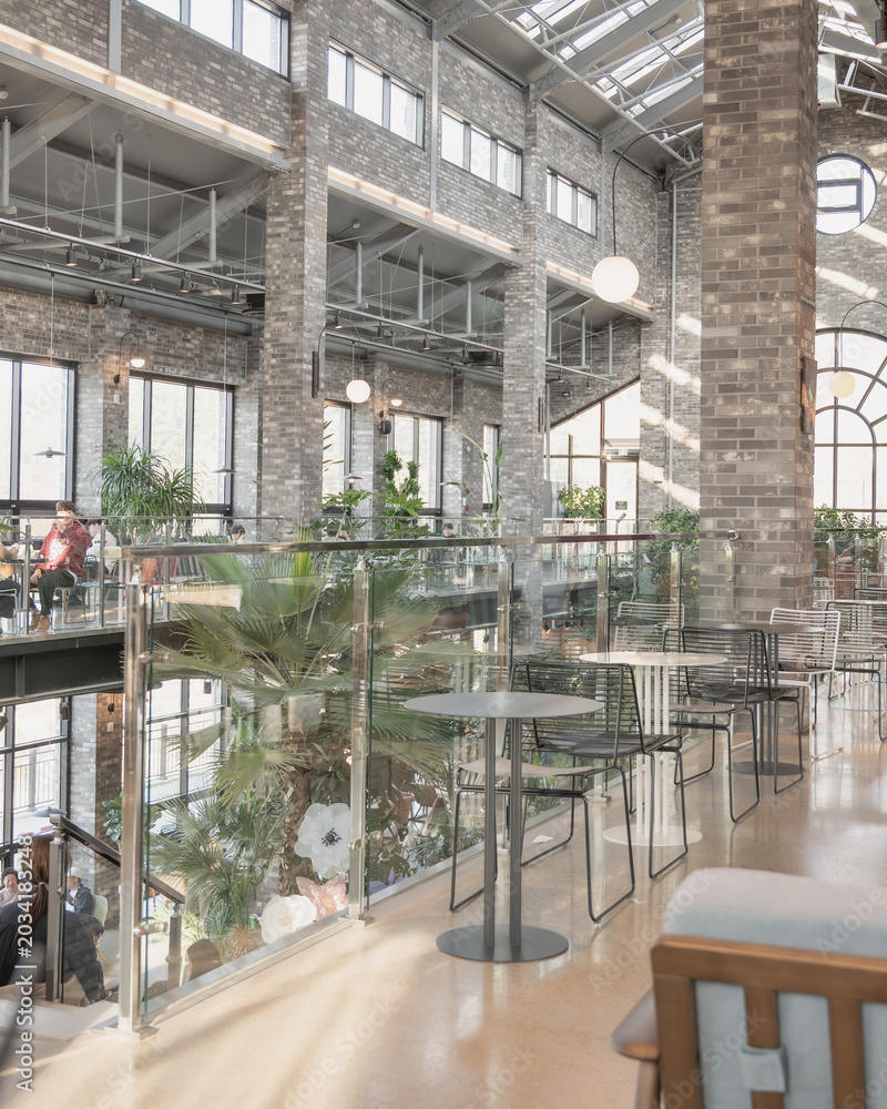 Fototapeta premium Spacious and Modern Trendy Large Scale Bakery Cafe