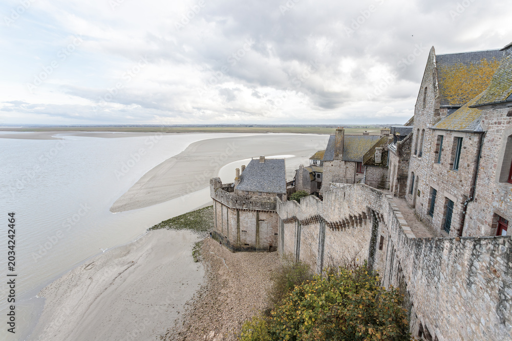 Φωτογραφία Mont Saint Michelle with low  tide, France