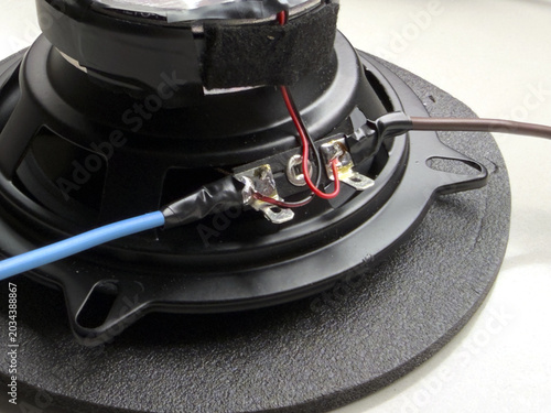 Fényképezés Connecting audio speaker wires for sound system