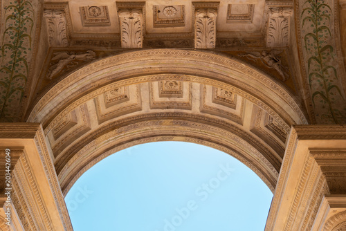 Cuadro en lienzo Ornate historic stone arch with decorative carvings