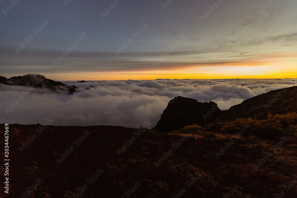 Fototapeta premium Breathtaking sunrise at Pico de Arieiro over the clouds in Madeira