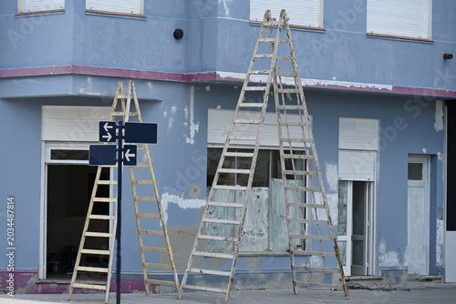 construction of a large building