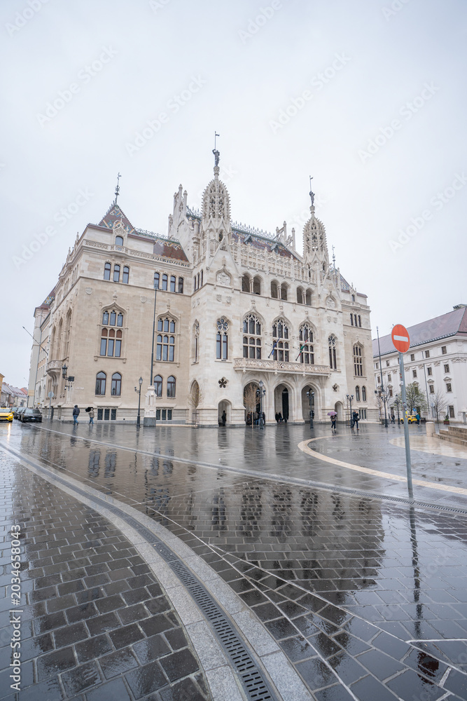 Fototapeta premium Symmetrical Low Angle View of St Stephens Basilica and Square in Budapest Hungary