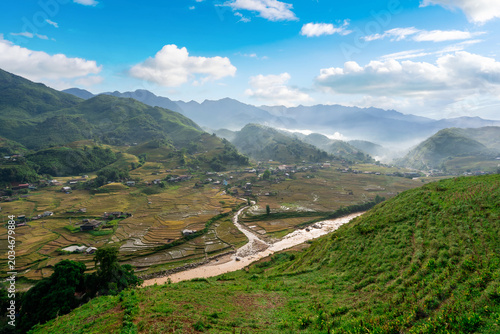 Obraz na plátně Breathtaking panoramic view of terraced rice fields and rural village in Sapa va