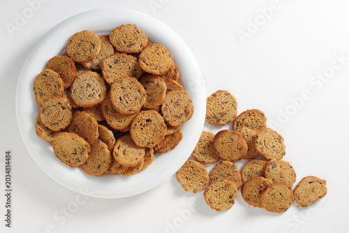 Dark rye garlic seed crackers