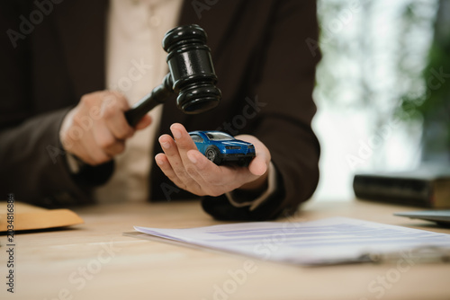 Obraz na plátně Judge’s gavel above a model car, symbolizing auto insurance claims, legal disputes, vehicle liability, compensation, and transportation law