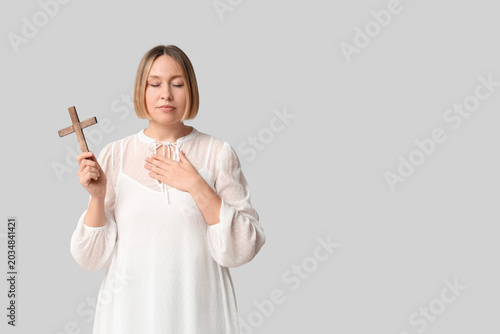 Adult woman with wooden cro...