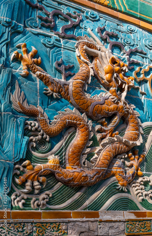 Fototapeta premium chinese dragon statue