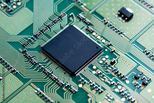 Fotografía Macro close-up of a semiconductor microchip mounted on a circuit board, represen