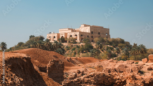 Tableau sur toile Saddam Hussein Palace located on a hill surrounded by desert landscape in Iraq