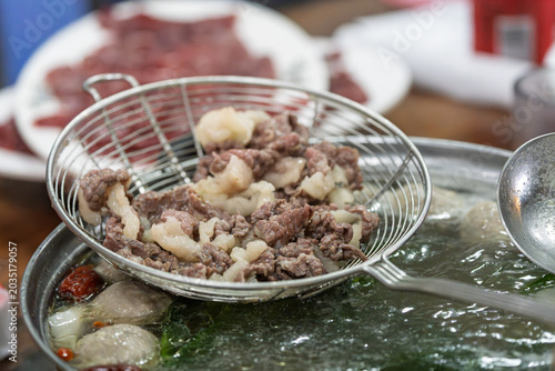 Canvas-taulu Chaoshan beef hot pot freshly sliced raw beef closeup