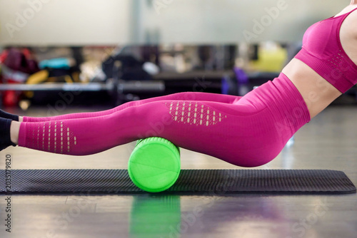 Confident athlete preparing with neon roller for effective thigh and band activation