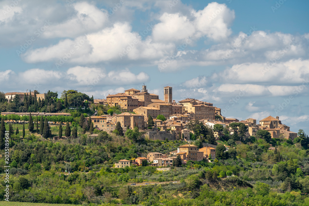 Fototapeta premium Panoramic view of the medieval village of Montepulciano, Tuscany, Italy