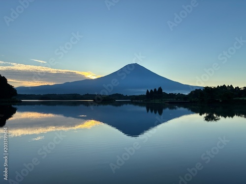 Canvas-taulu 日の出前の富士山