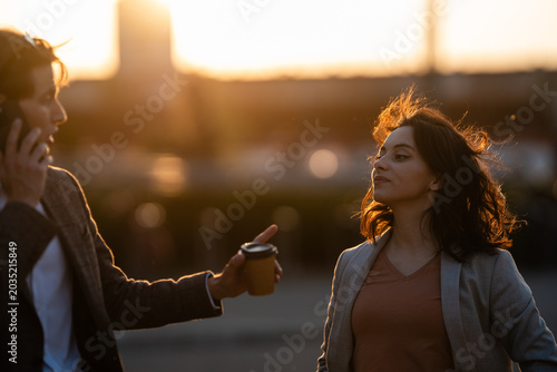 Tablou pe pânză Man distracted by smartphone, woman ignoring him