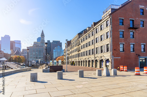 Foto View of Boston downtown skyline from the waterfront on a sunny autumn day