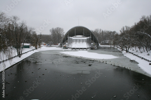 Fotografie Summer Theater Shell in Lazar Globa Park, Dnipro, Ukraine, January 2009